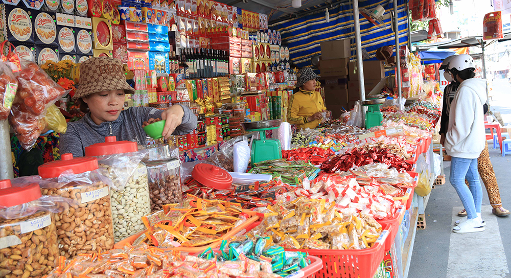 Chợ mới ra mắt điểm bán sản phẩm bình ổn thị trường cuối năm và tết nguyên đán Chợ mới ra mắt điểm bán sản phẩm bình ổn thị phần cuối năm cùng tết nguyên đán