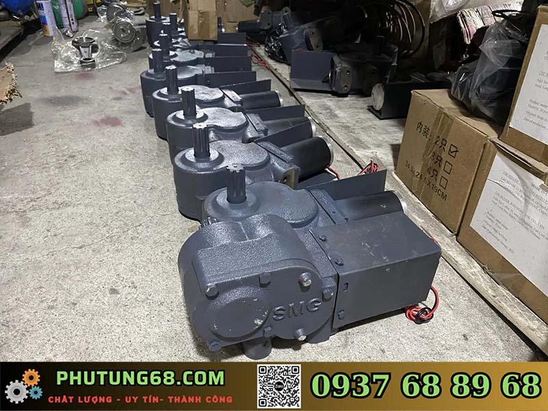 Bộ mô tơ cuốn bạt tự động lắp xe ben móc ben Bộ mô tơ cuốn bạt tự động lắp xe ben móc ben