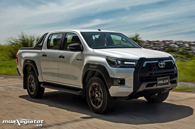 Toyota hilux giá chỉ xe lăn bánh khuyến mãi ngay mua phân phối xe trả góp Toyota hilux giá bán xe lăn bánh tặng kèm mua bán xe trả góp
