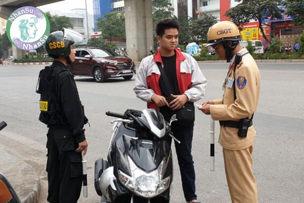 Mức xử phạt đối với hành vi không đội mũ bảo hiểm năm là bao Mức xử phạt đối với hành vi không đội mũ bảo hiểm năm là bao