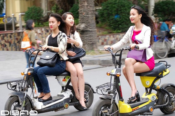 xe đạp điện cần đội mũ bảo hiểm không